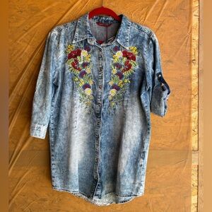 NWT Avantgarde Embroidered Denim Shirt with Floral Design Size Medium (42)